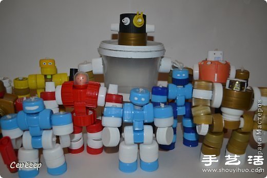 塑料瓶盖变废为宝手工制作机械战警玩具