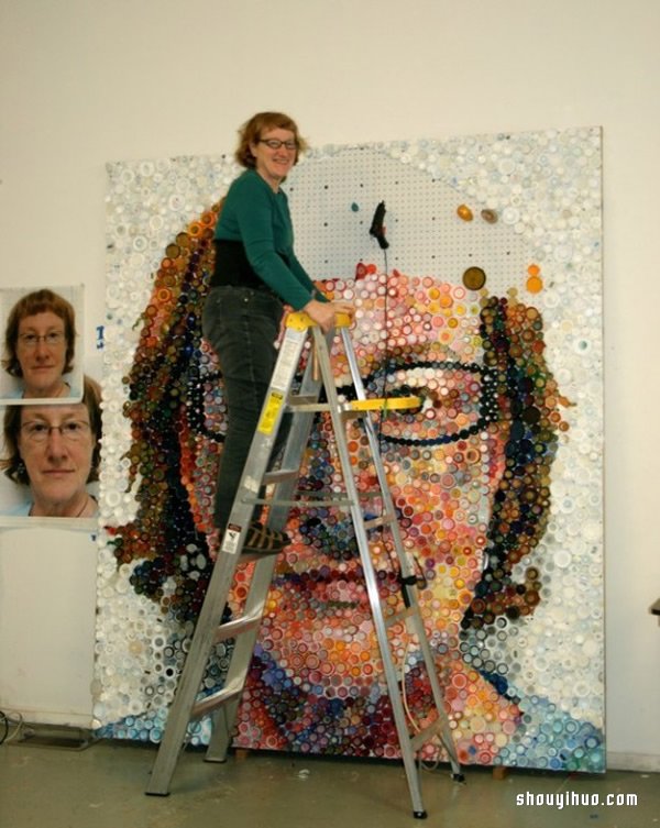 7000多个塑料瓶盖DIY逼真的肖像画