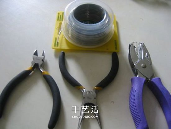 简单瓶盖废物利用 DIY制作可爱收纳篮的方法