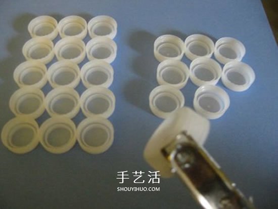 简单瓶盖废物利用 DIY制作可爱收纳篮的方法