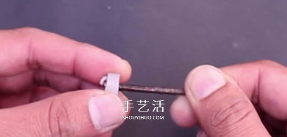 自制两轮橡皮筋动力车玩具的制作方法图解