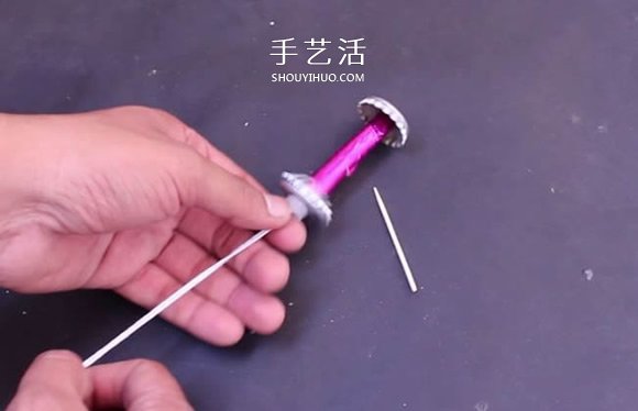 自制两轮橡皮筋动力车玩具的制作方法图解