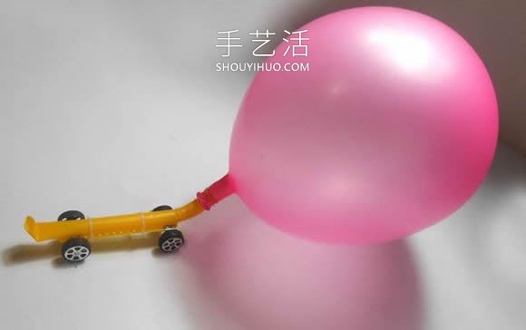 一个气球和一根吸管 手工制作气球动力小车！