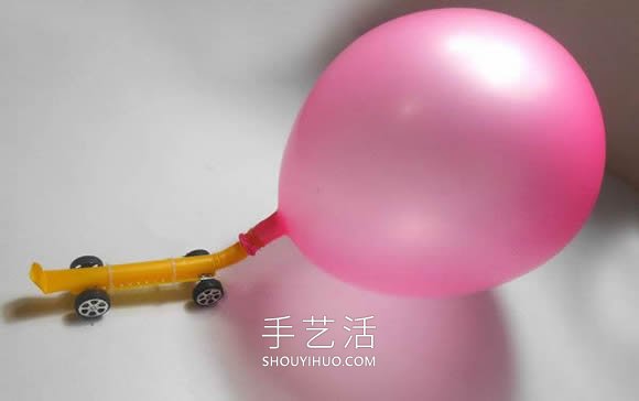 一个气球和一根吸管 手工制作气球动力小车！