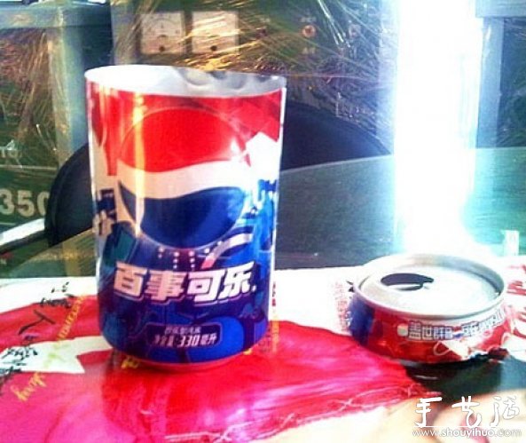 废弃可乐易拉罐DIY烟灰缸的方法