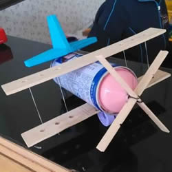 露露瓶子废物利用 DIY手工制作飞机模型图片
