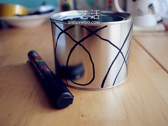 不需花费一分钱！手绘铁罐改造花盆的方法