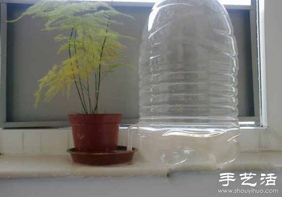 大桶矿泉水瓶废物利用制作自动浇水器