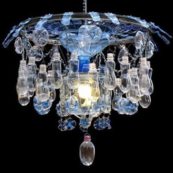 废塑料瓶取代玻璃 回收再利用DIY水晶吊灯