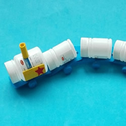 药瓶废物利用手工制作儿童火车玩具的做法
