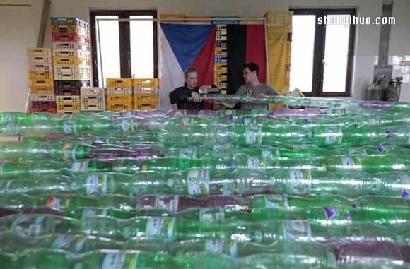 收集5万个塑料瓶 DIY梦想中的小船！