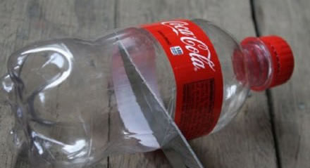 喝完可乐剩下的塑料瓶制作收纳杯的方法