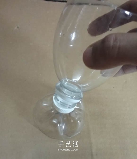 矿泉水瓶废物利用手工制作奖杯、国旗和酒杯