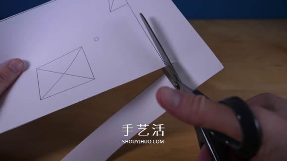 可乐瓶科技小制作 DIY橡皮筋动力飞机的方法