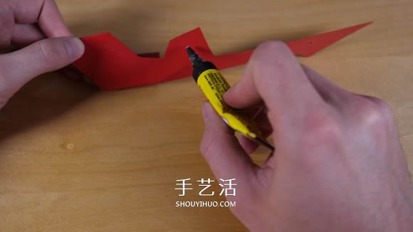 可乐瓶科技小制作 DIY橡皮筋动力飞机的方法