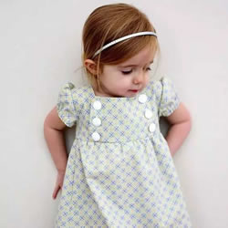 旧衣服布料改造再利用 给女儿做时尚小裙子