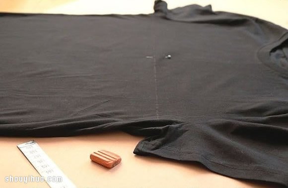 旧T恤变废为宝改造黑色性感透明薄纱礼服