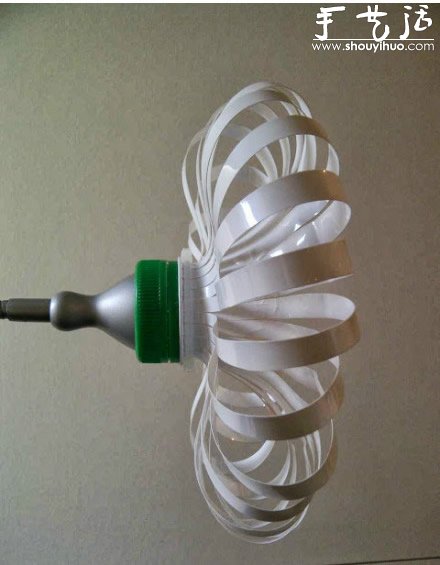 塑料瓶改造台灯 DIY漂亮花朵灯罩
