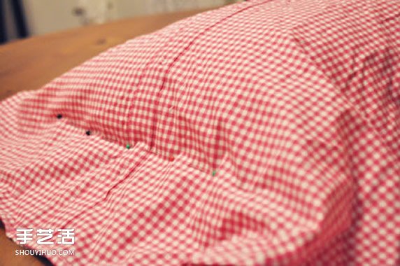 旧衬衫改造个性抱枕套 旧衬衫DIY靠枕套的方法