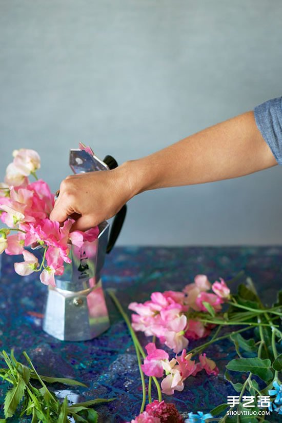 废旧咖啡机变身花器 朴实味道的花瓶DIY教程