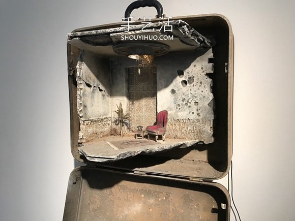 艺术家重建手提箱内难民对“家”的情感记忆