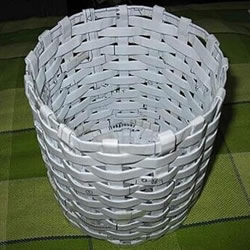 简易垃圾桶的编织方法 废纸篓用废纸做图解