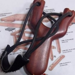 实木弹弓制作过程图解 自制实木弹弓的方法