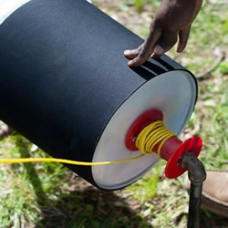 塑料桶+自来水管 DIY制作简易环保洗衣机