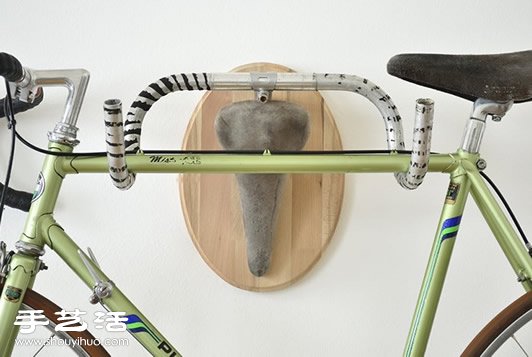 利用废弃自行车车座手工制作创意装饰壁挂