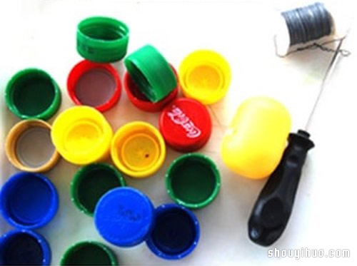 幼儿手工：简单瓶盖小蛇玩具手工制作方法