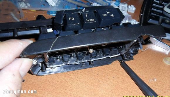 废弃键盘废物利用DIY制作坦克模型图解教程