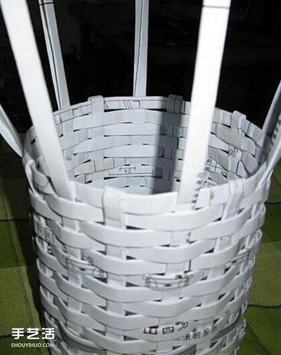 简易垃圾桶的编织方法 废纸篓用废纸做图解