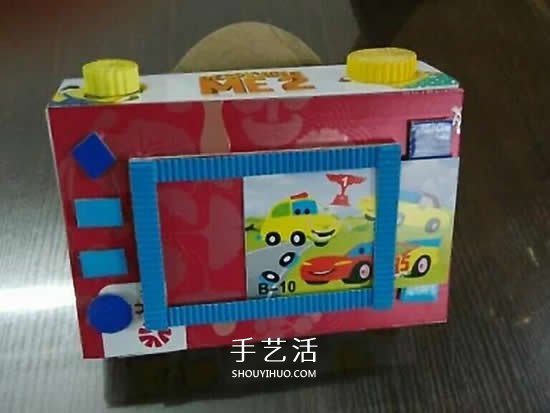 幼儿园手工作品图片 废物利用做的漂亮相机