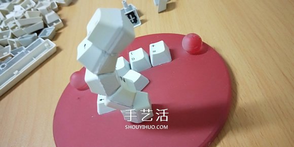 晚晨的创意DIY：废旧电脑键盘鼠标制作机器人