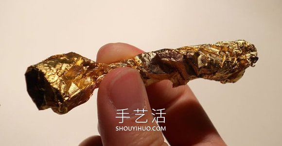 巧克力包装纸手工制作金色玫瑰花的做法教程