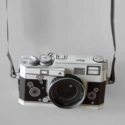 纸糊的莱卡相机模型 真的可以装底片拍照！