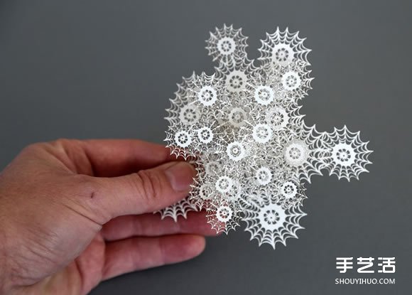 以细菌、结晶等为灵感创作的立体纸雕作品