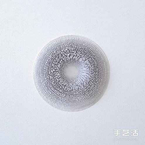 细腻纸雕作品：雕刻让纸片拥有花一般的生命