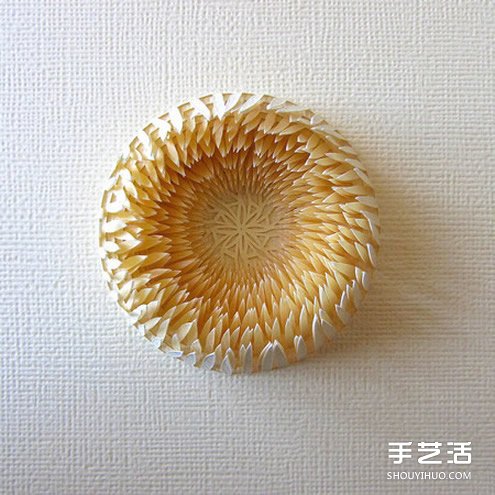 细腻纸雕作品：雕刻让纸片拥有花一般的生命