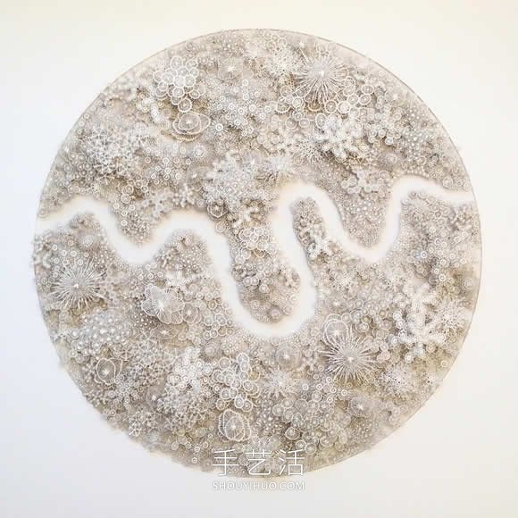 手工切割的模仿微生物的错综复杂的纸质雕塑
