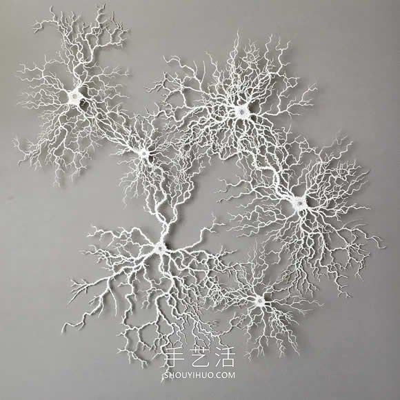 手工切割的模仿微生物的错综复杂的纸质雕塑