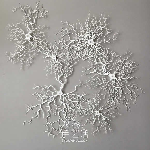 手工切割的模仿微生物的错综复杂的纸质雕塑