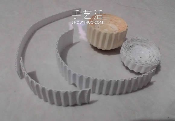 瓦楞纸条手工制作立体衍纸娃娃的方法教程