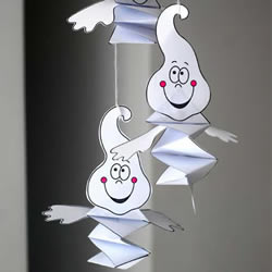 卡通幽灵风铃的做法 简单万圣节纸风铃制作
