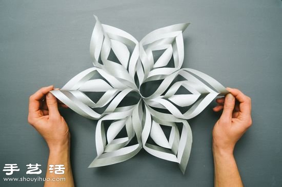 手工剪纸制作超美3D立体雪花教程