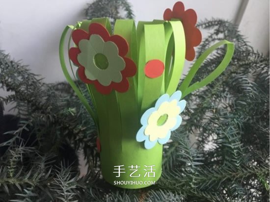 送给老师的花：幼儿手工剪纸漂亮花丛图解