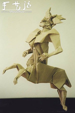 细致的人物造型折纸艺术品