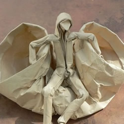 复杂人物折纸作品欣赏——穿风衣的小人