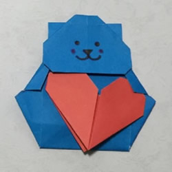 手工折纸抱爱心的小熊 可爱小熊的折法图解