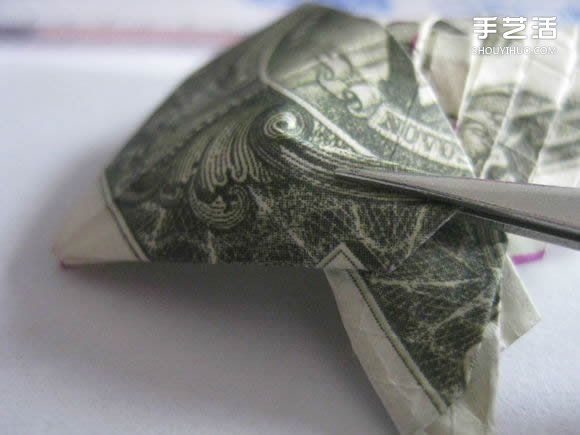 折纸美元鲤鱼的方法 用美元折鲤鱼怎么折图解